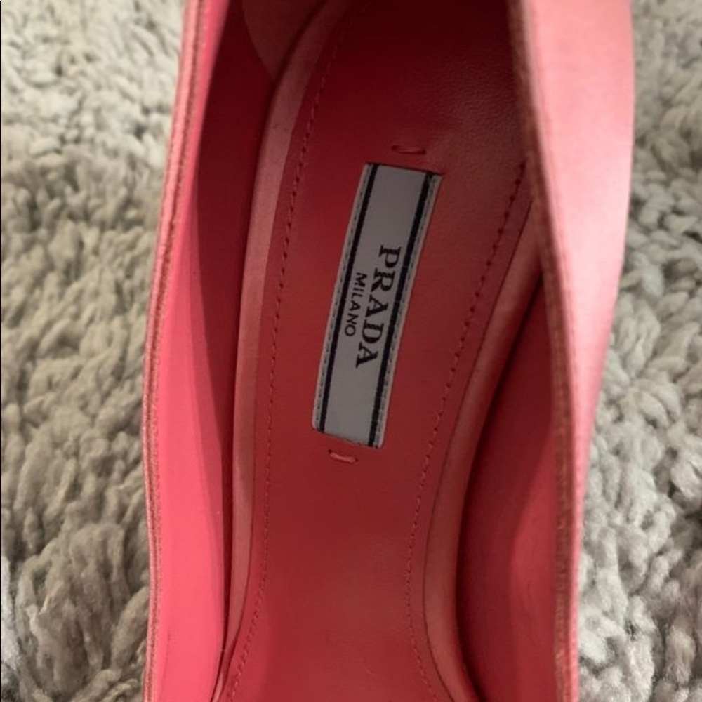 Silky Smooth beautiful NIB Prada heels - Picture 4 of 4